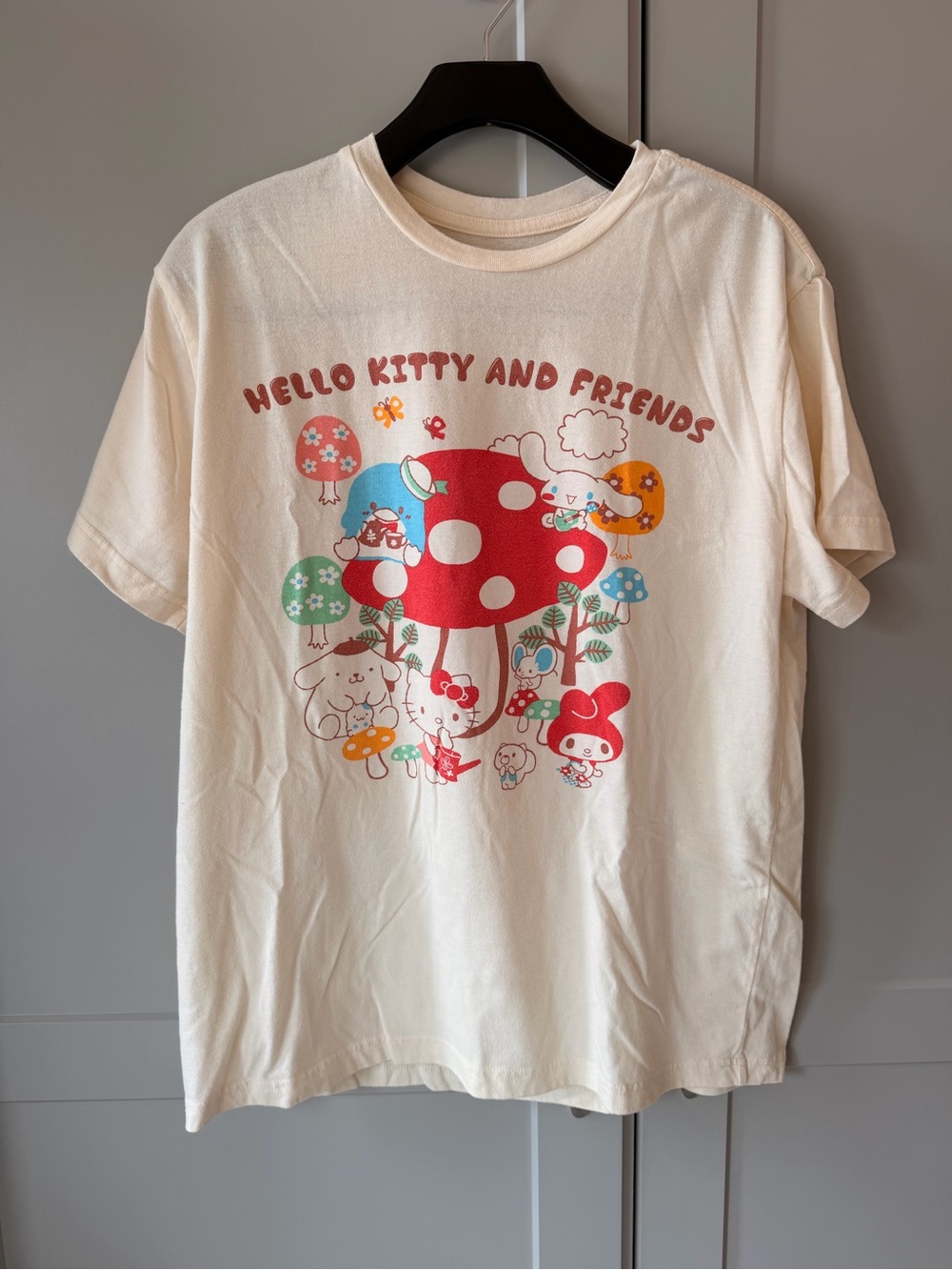 Hello Kitty and Friends Cream Graphic Tee size L